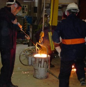 Recording the material temperature before casting